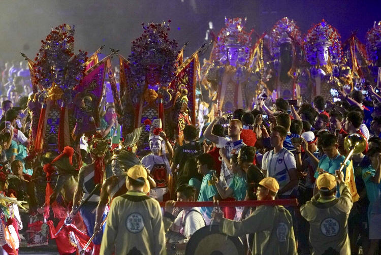世大運送神象徵結束 展現年輕創造力