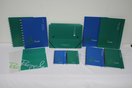 圖說：瓶蓋文具包含有分層式L夾、A5筆記本、A6筆記本、風琴夾、L型資料夾及活頁資料冊等6款環保再生文具用品。(大愛感恩科技提供)