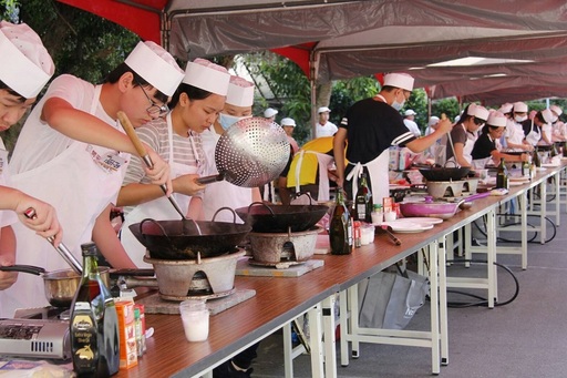 第18屆開平餐飲主廚盃共有近50所國中參賽,全台國中生雲集、互尬廚藝。
