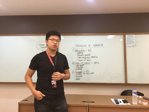 中信金融管理學院劉同學執行LPU學伴指派的作業-英文演說,因其穩健台風獲得學伴一致的青睞