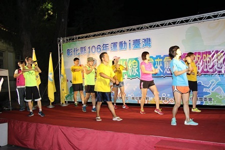 彰化夜跑俱樂部帶領熱身