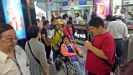 苗栗縣救國團帶領身障朋友展開「擁抱青山綠水、彩繪生命故事」陽光之旅