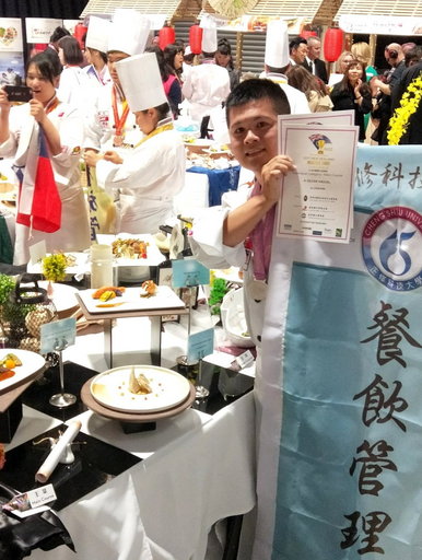 呂俊男在「紐西蘭國際名廚挑戰賽」摘雙銀。