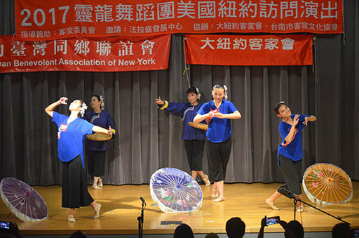 3.靈龍舞蹈團於紐約法拉聖圖書館演出情形。