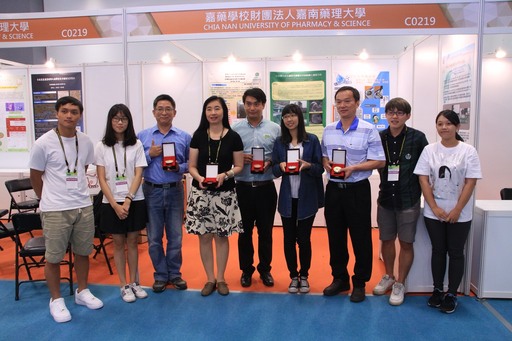 嘉藥師生在台北國際發明展奪二金一銀二銅