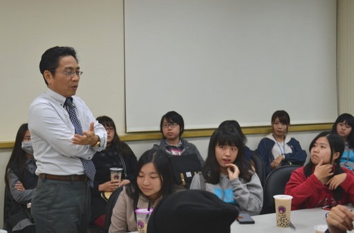 由屏東科技大學國際財經金融學程洪仁杰主任帶團進行企業參訪
