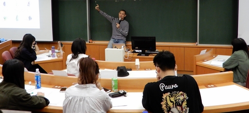 江振誠講座教授以「從廚藝到創意」為題,教導學生成功的精神!