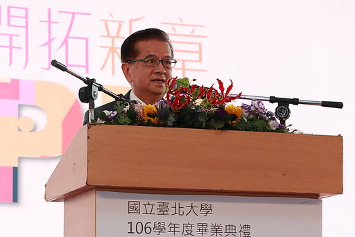 國策顧問徐重仁勉勵臺北大學畢業生終身學習