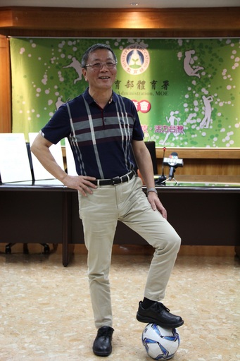 (附件照片1)體育署積極推動學生足球運動優化政策,媒合具足球教練證者,進入學校從事足球教學。