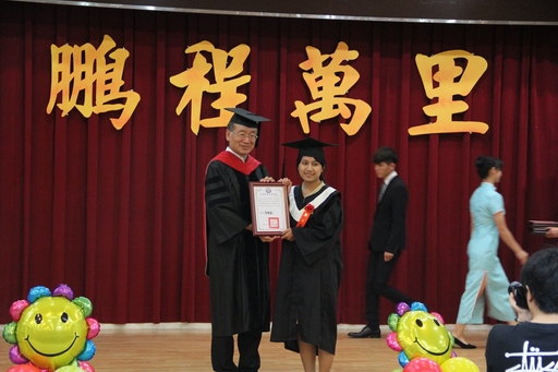 中臺科大李隆盛校長頒發成績優異獎