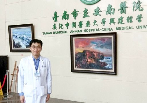 消化科黃志傑醫師。