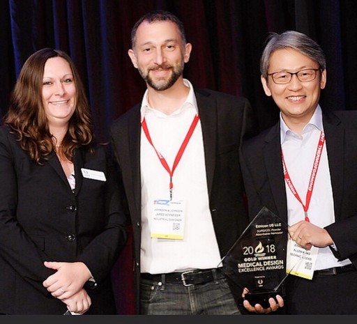 Dr. Allen Wang獲獎合照 (右一)
來源:2018 Medical Design Excellence Awards