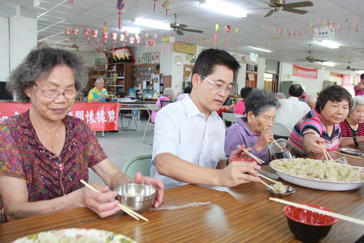 黄健庭县长12日至初鹿与长者共进午餐 期政府与民间共同照护长者