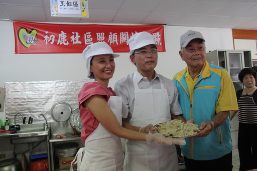 黄健庭县长12日至初鹿与长者共进午餐 期政府与民间共同照护长者