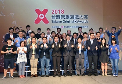 龍華科大學生創業團隊「光穹遊戲」,新作《螢幕判官》勇奪「台灣原創遊戲大賞」首度設立獨立開發者組優勝獎。(台灣遊戲產業振興會提供)