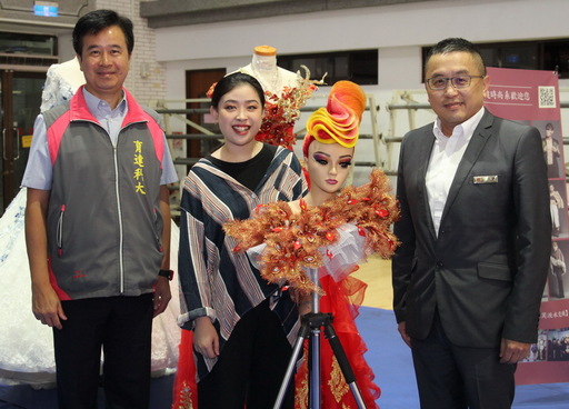 育達科技大學董事長王育文(圖左1)與校長黃榮鵬(圖左3)接見榮獲法國2018OMC世界盃錦標賽國家代表隊選手沈庭誼同學給予慰勉鼓勵