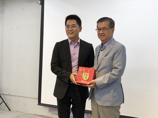 挽袖挺臺東 黃縣長與徐重仁等名人對談 期凝聚土地的共識,地方創生的發展