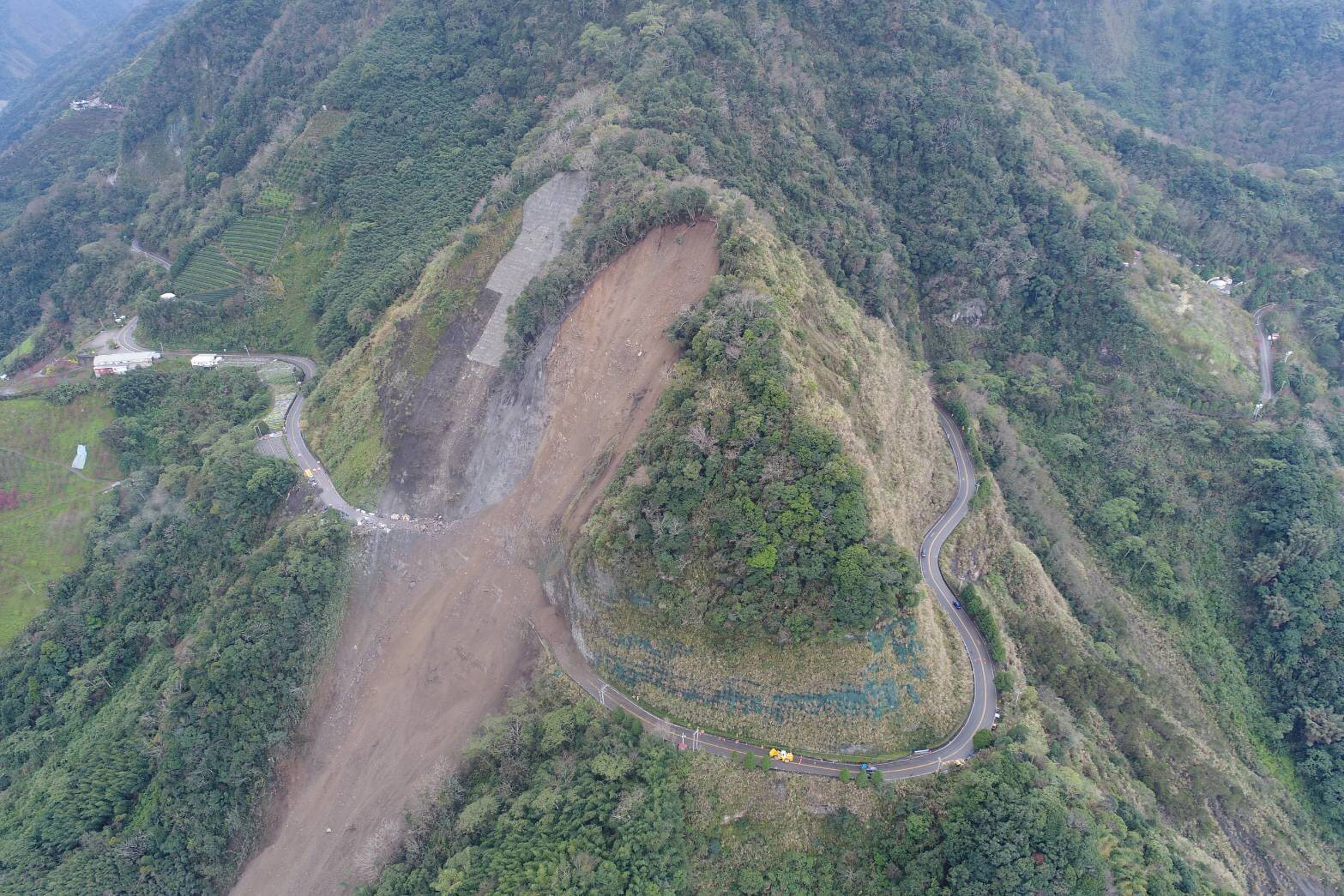 Collapsed mountain road - Focus Taiwan