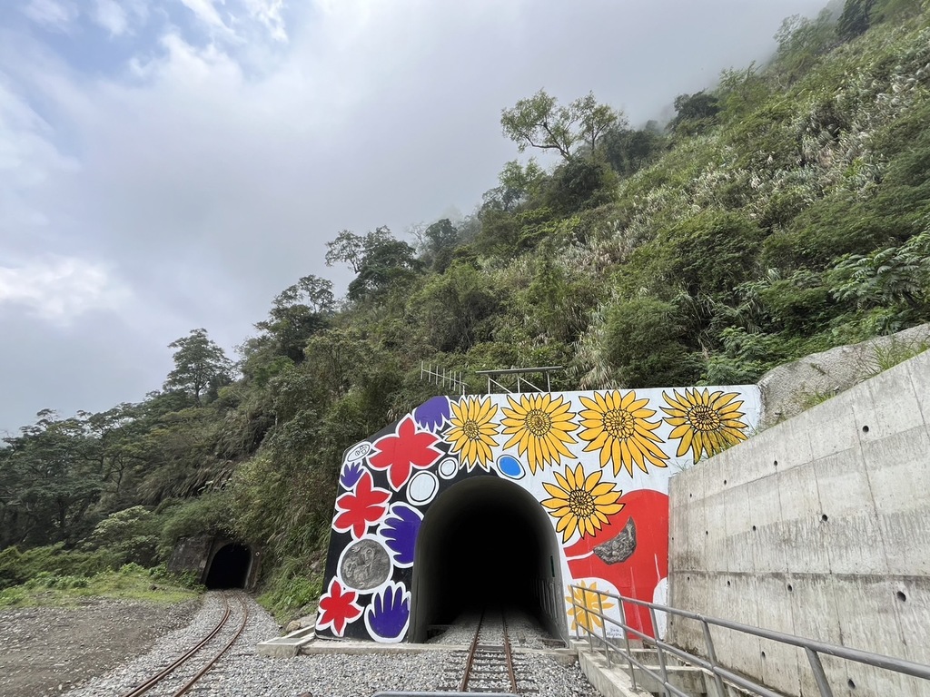Tunnel art
