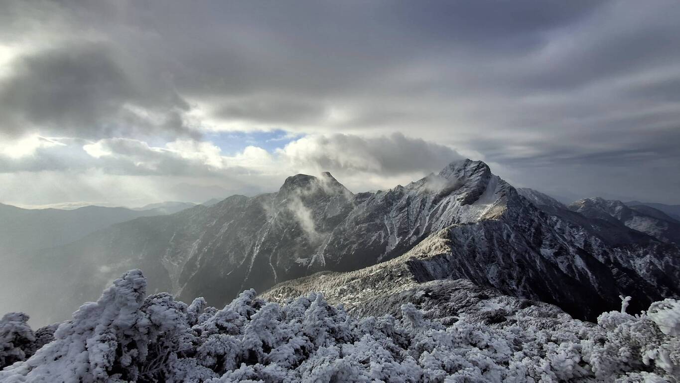 Yushan with snow