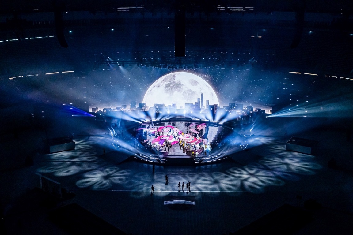 Moonlit rehearsal