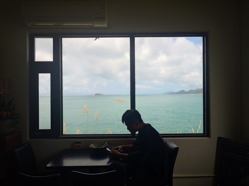 A bookman and the sea