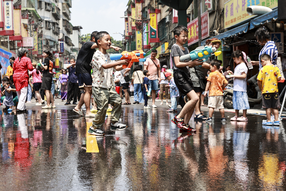 Splashing fun at New Taipei Thingyan Festival