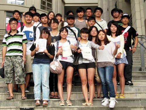 Chinese Students In Taiwan Welcome Possible NHI Inclusion - Focus Taiwan