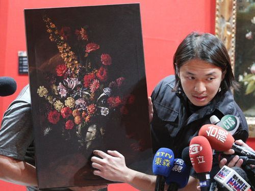 Boy stumbles, leaves hole in valuable painting at da Vinci exhibit - Focus Taiwan
