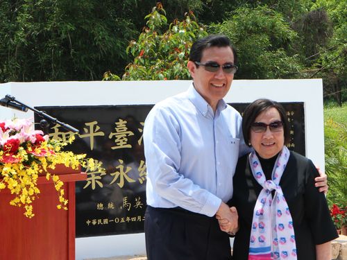 President Ma Ying-jeou (left)