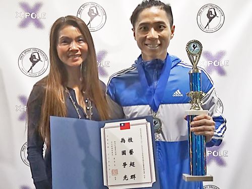 Lin Hsiang-chen (林詳宸, right) with Lee Ching-fen (李清芬)