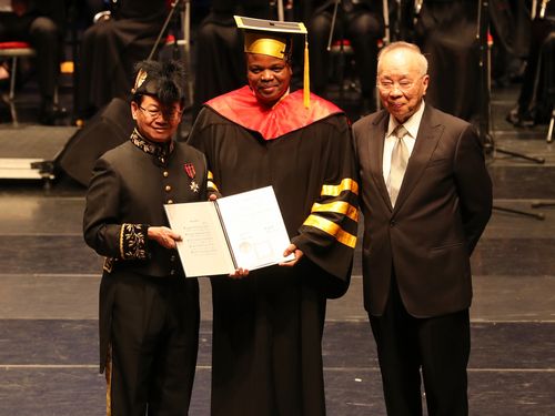 King Mswati III (center)