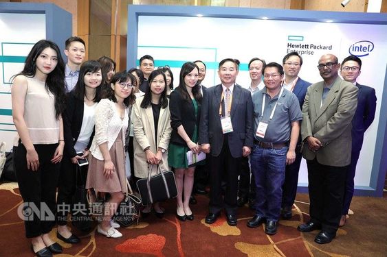Taoyuan Deputy Mayor Wang Ming-teh (王明德, front, third right)