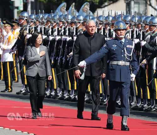 President Tsai Ing-wen (蔡英文, front left) and Prime Minister of Saint Lucia Allen Michael Chastanet (front, second left) / CNA file photo