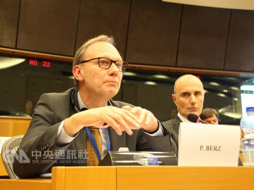 Peter Berz (left)