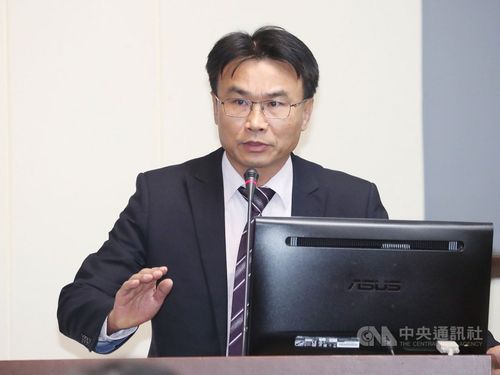 Agriculture Minister Chen Chi-chung (陳吉仲)