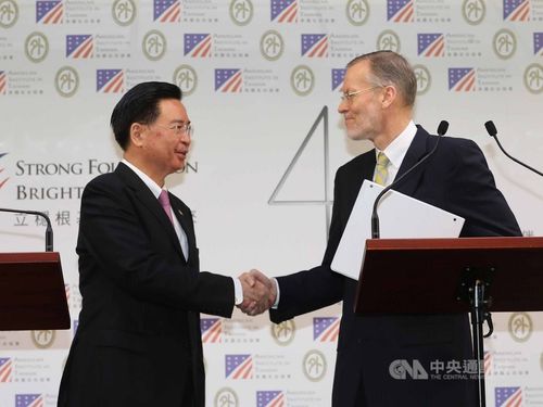 Foreign Minister Joseph Wu (吳釗燮, left) and Brent Christensen, director of the American Institute in Taiwan