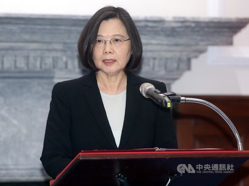 President Tsai Ing-wen (蔡英文) Monday warned Beijing not to alter the status quo across the Taiwan Strait / CNA