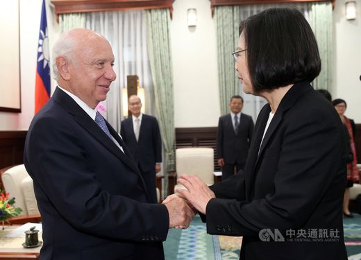 President Tsai Ing-wen (蔡英文, front, right) and Belgian Senate President Jacques Brotchi (front, left)