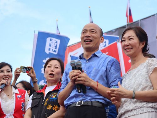 Kaohsiung Mayor Han Kuo-yu (second right)