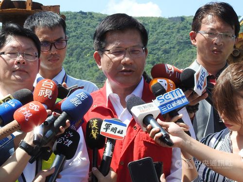 Transport Minister Lin Chia-lung (林佳龍)