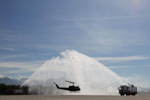A view of the UH-1H utility helicopters decomissioing ceremony in Taichung.