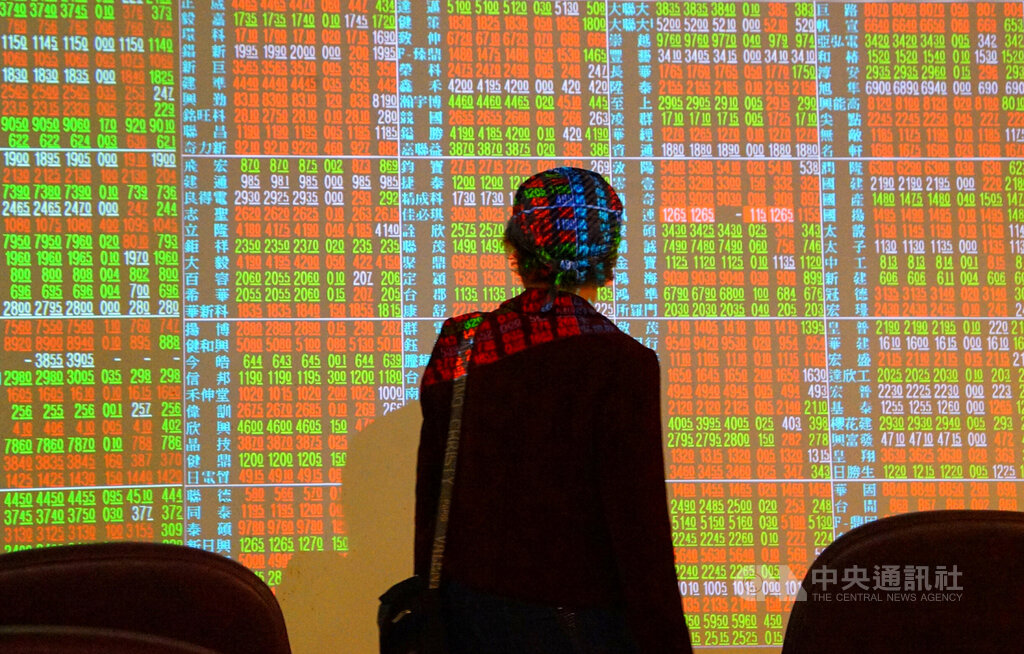 美股道瓊工業指數再創歷史新高,台北股市6日開盤漲
1.05點,加權股價指數為11645.08點,成交金額新台幣
30.01億元。
中央社記者王騰毅攝 108年11月6日