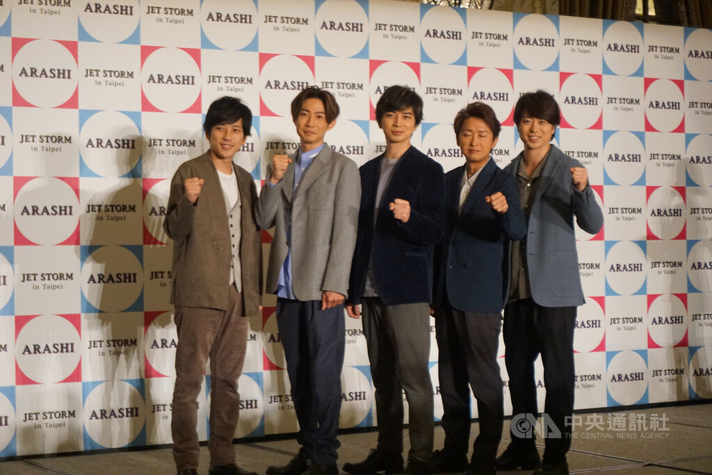 From left to right are Kazunari Ninomiya, Masaki Aiba, Jun Matsumoto, Satoshi Ohno and Sho Sakurai.