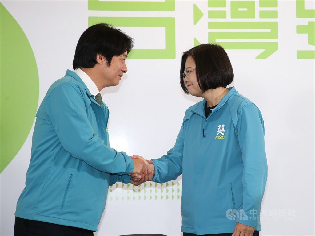 President Tsai Ing-wen (right) and former Premier Lai Ching-te.