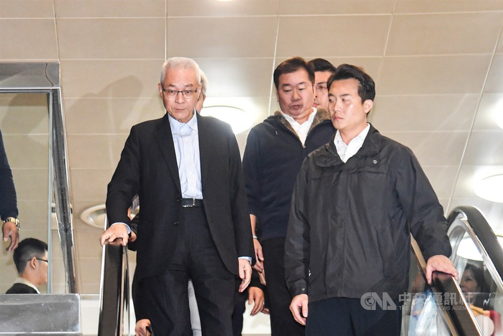 Wu Den-yih (left)