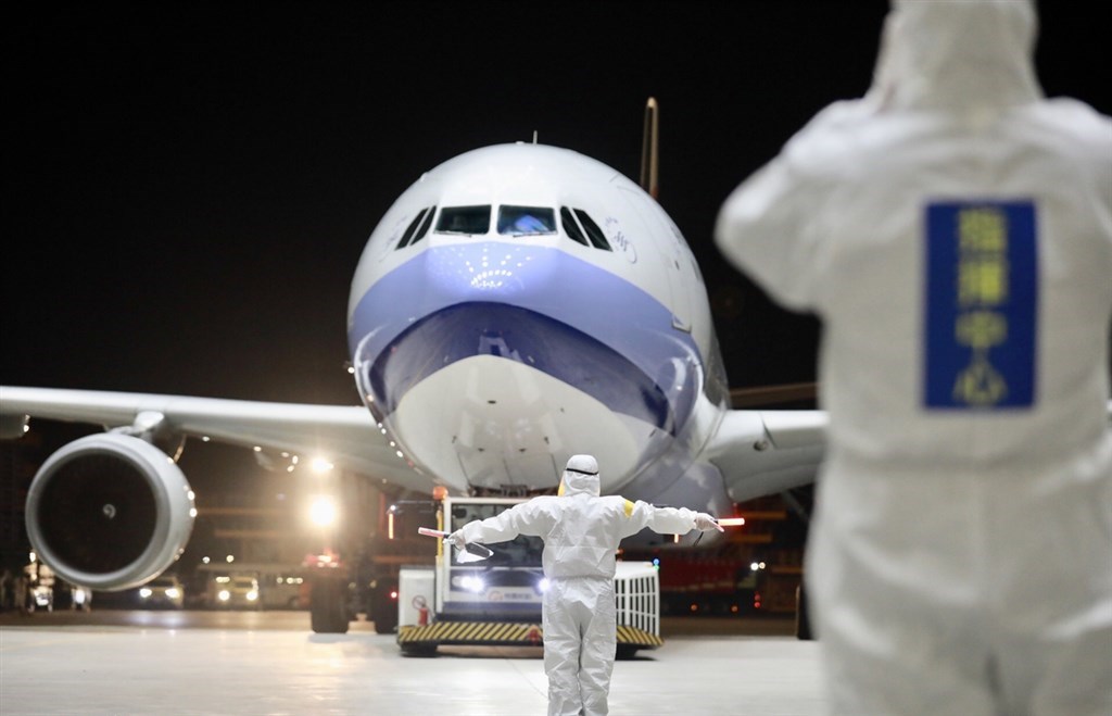 One of two evacuation flights that arrived in Taiwan late Tuesday and early Wednesday carrying 361 Taiwanese evacuees from Hubei, China. (Image courtesy of the Central Epidemic Command Center)