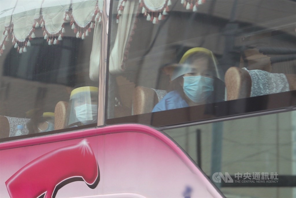 Taiwanese evacuees from China’s Hubei Province are transported to quarantine facilities after arriving at Taoyuan International Airport in early Wednesday.