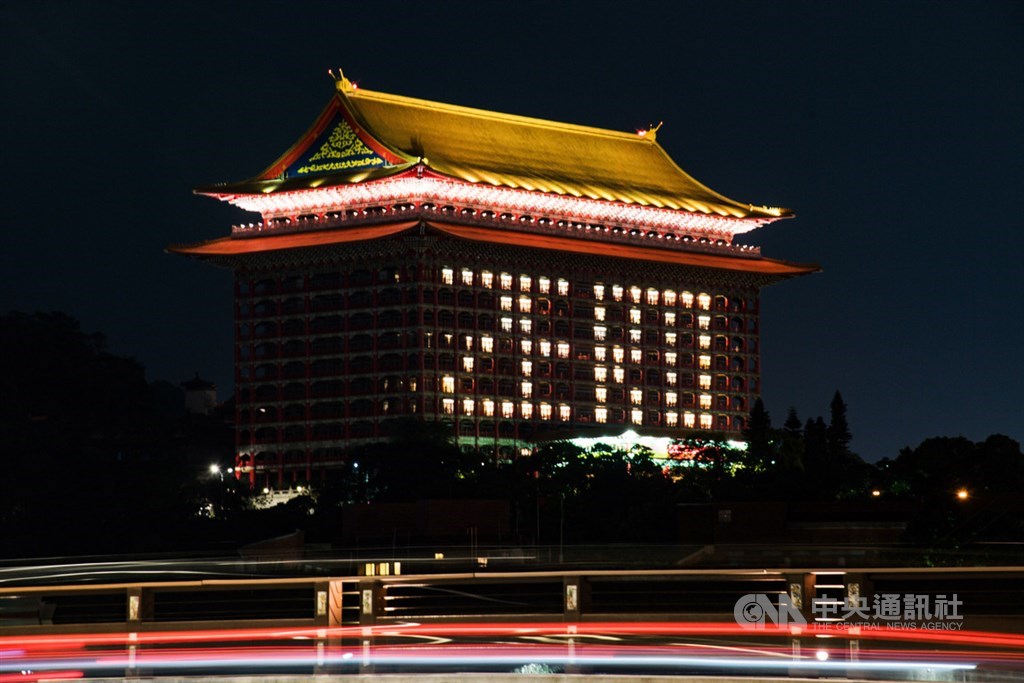 “Zero” lights up on the Grand Hotel Taipei to celebrate no new confirmed cases in Taiwan on Tuesday