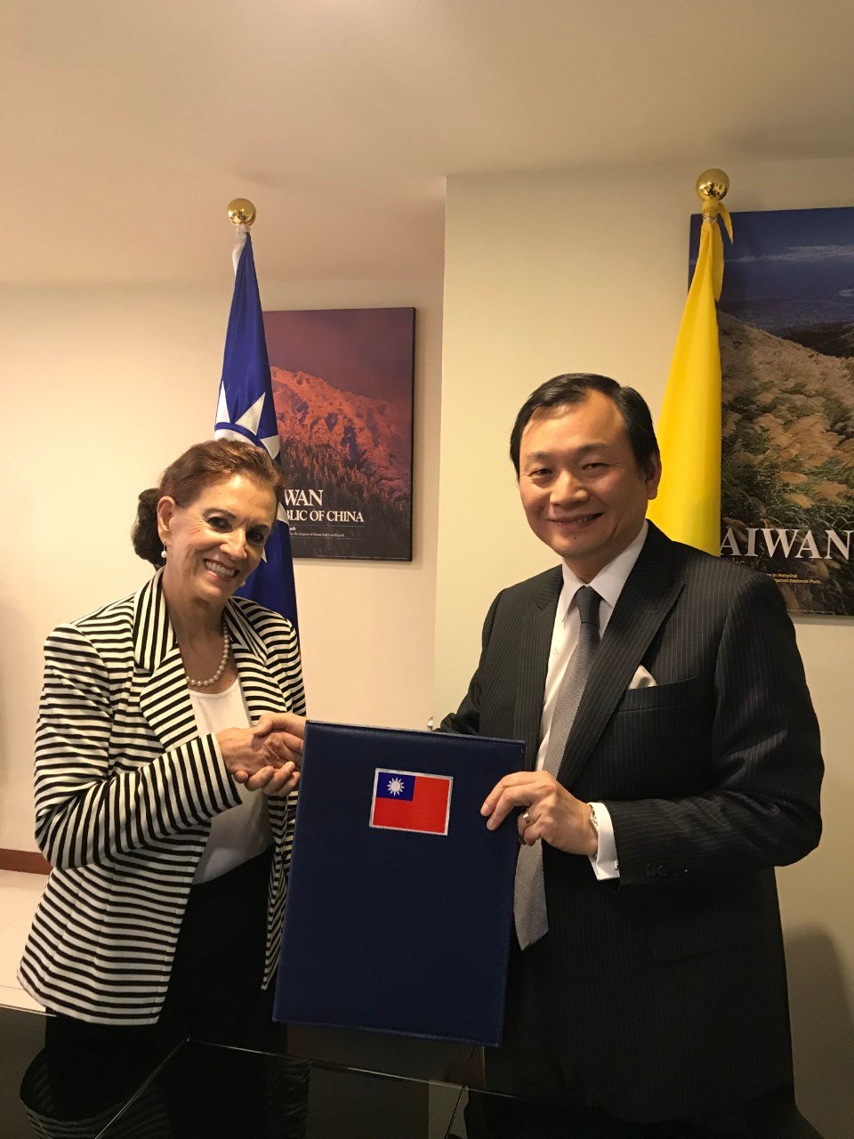 José Han (right)/ Photo from the website of Taiwan